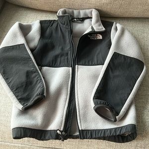 North Face 95 Retro Denali Jacket - Boys'. TNF
Light Grey, 6T